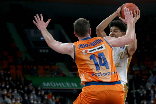 员的表现堪 员的表现堪