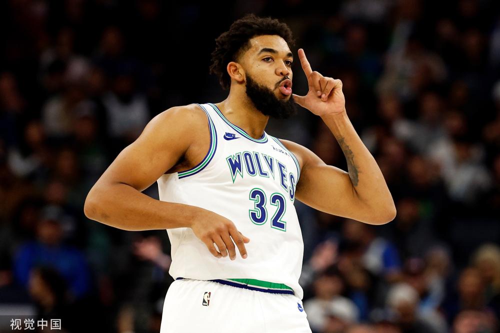 两位球员被 两位球员被